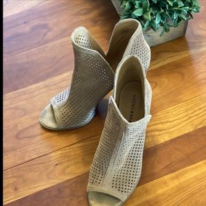 LUCKY BRAND ANKLE BOOTS TAUPE SUEDE OPEN TOE 11M